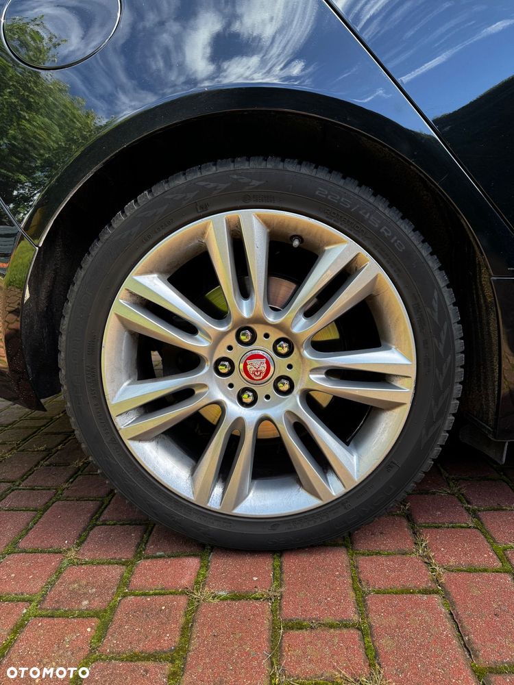 Jaguar XE 2.0 D Prestige - 9