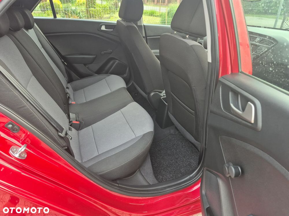 Hyundai i20 blue 1.2 Classic - 12