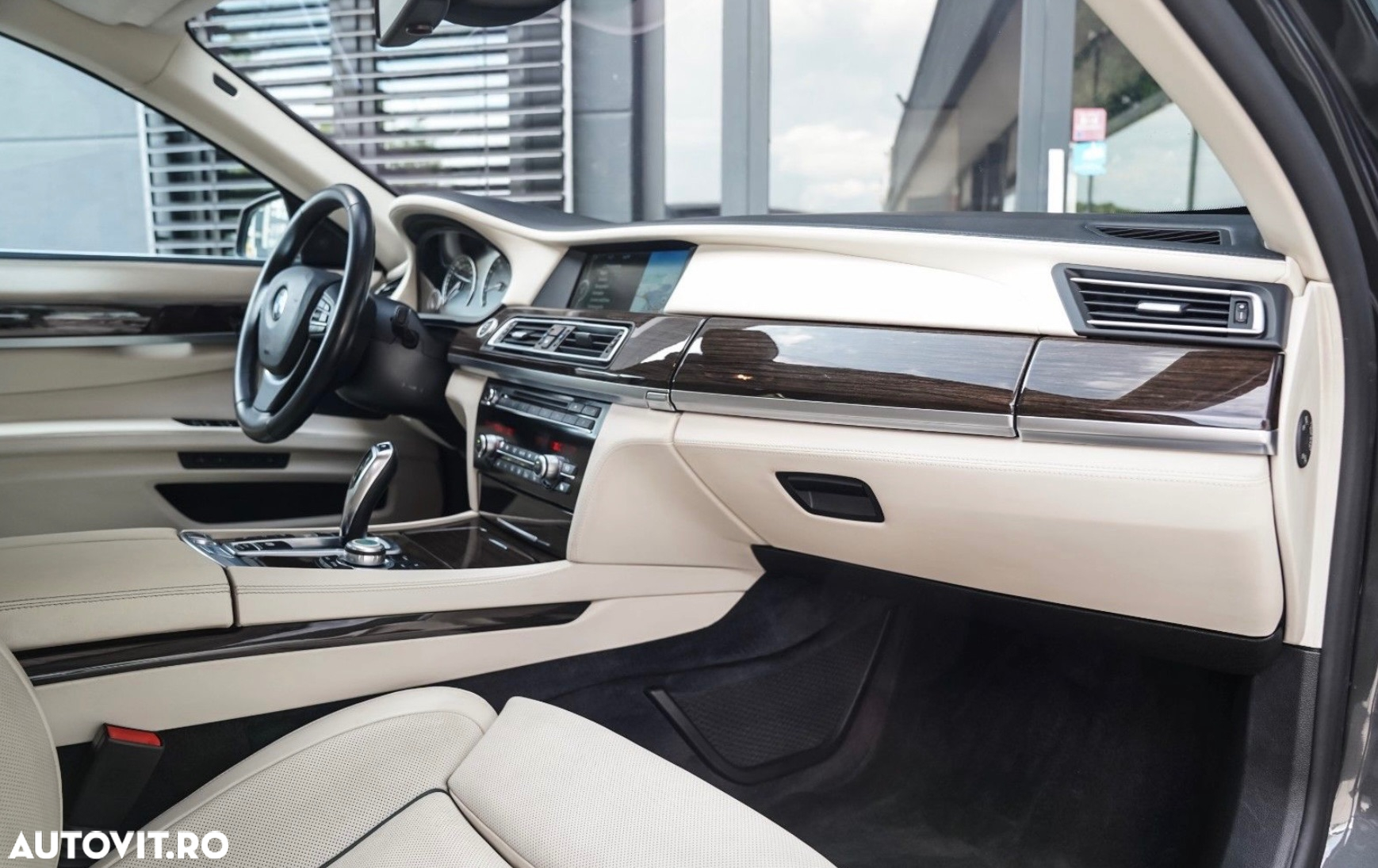 BMW Seria 7 750i xDrive Aut. - 12