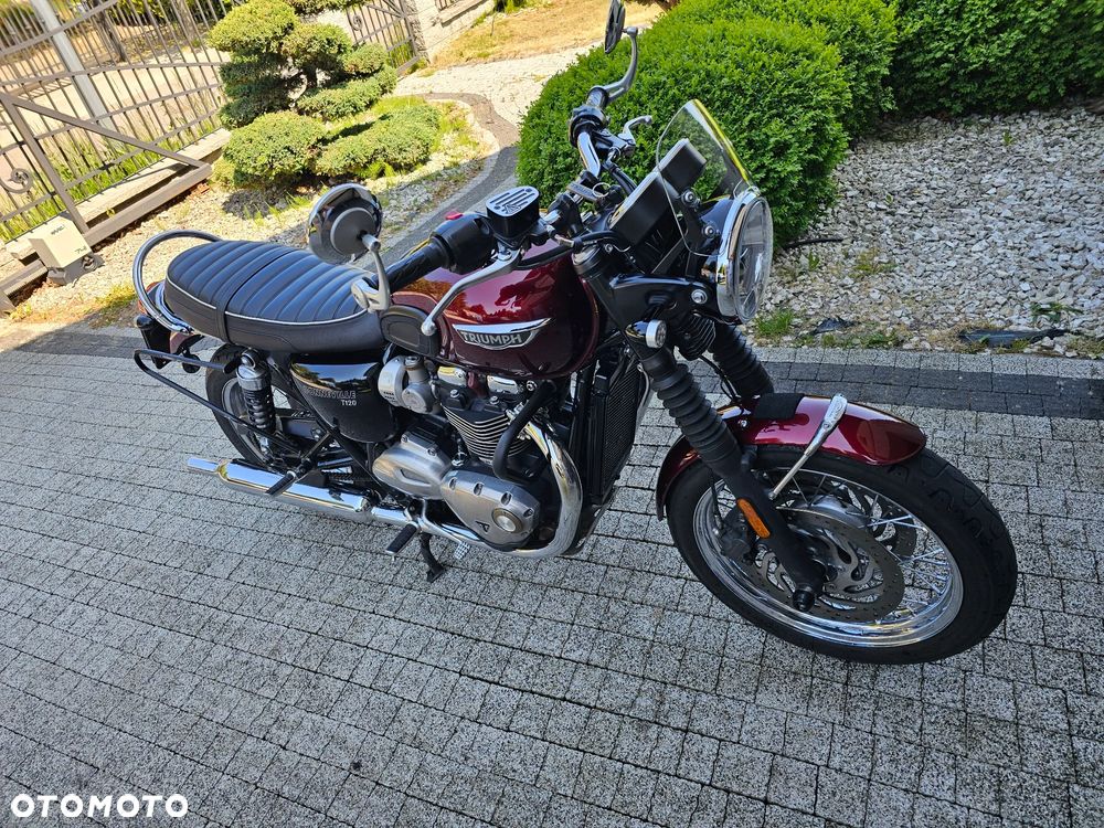 Triumph Bonneville - 1