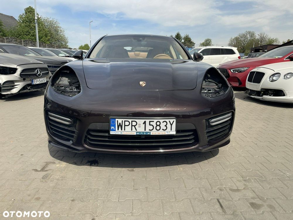 Porsche Panamera GTS PDK - 8