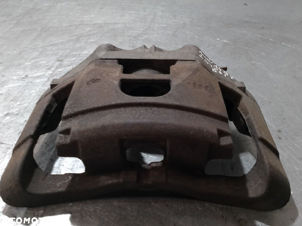 ZACISK HAMULCOWY PRAWY PRZÓD AUDI A4 B7 2.0 - 5