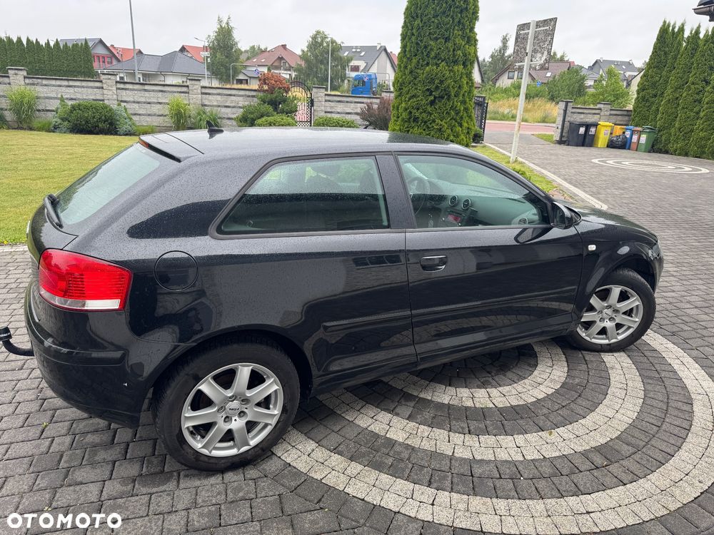 Audi A3 3-drzwiowe 1.6 Attraction - 10