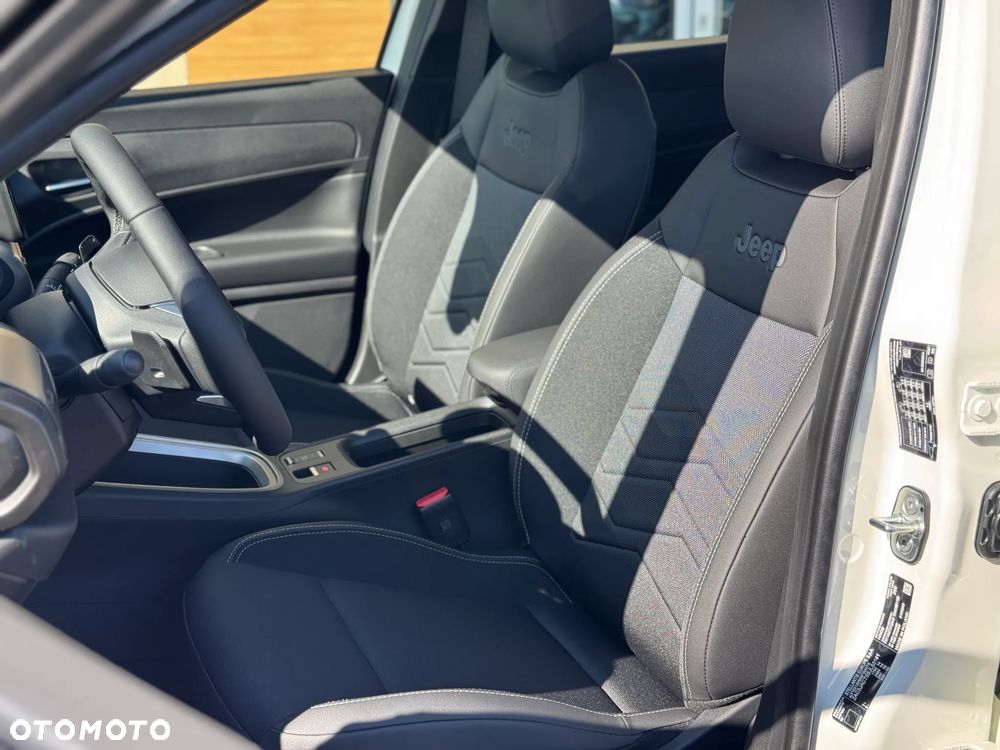 Jeep Avenger 1.2 T3 mHEV Altitude FWD eDCT6 - 22
