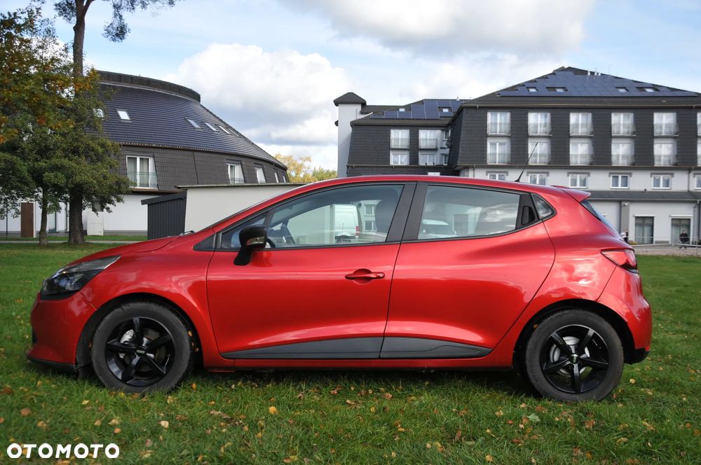 Renault Clio 1.2 16V 75 LIMITED - 11