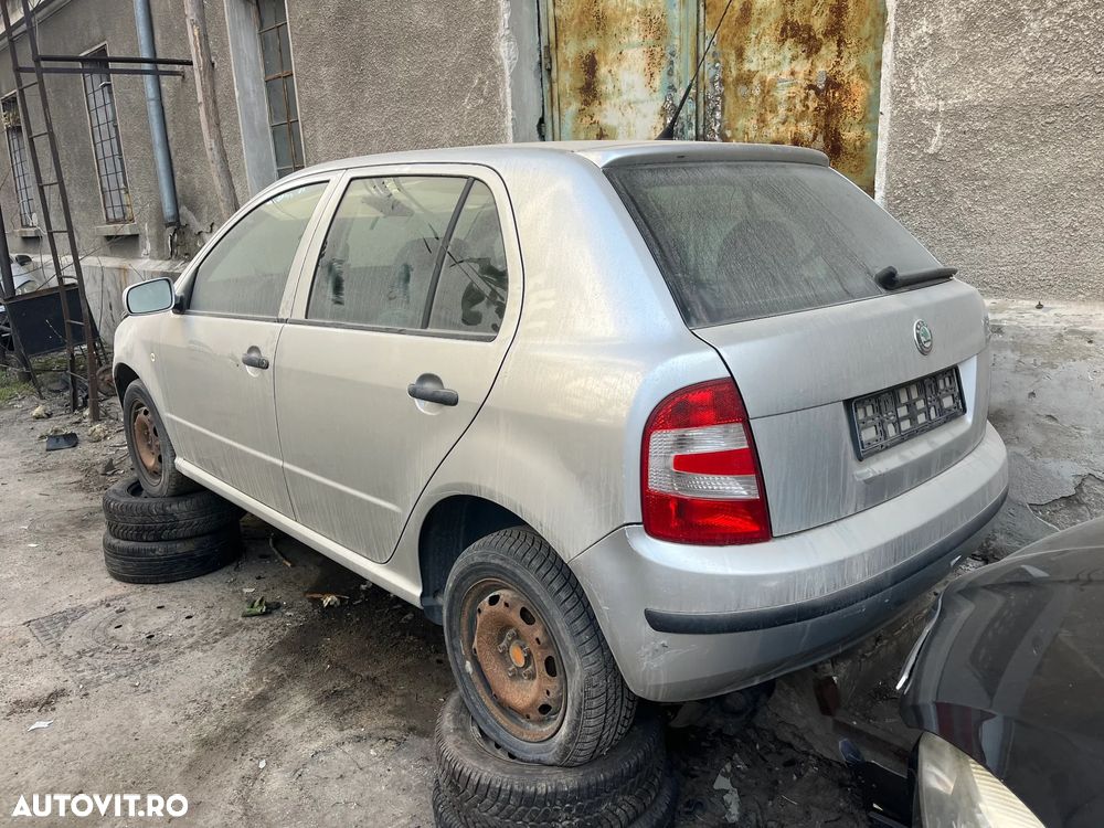 Dezmembrez Skoda Fabia 1 facelift gri argintiu 1,2 benzina 2006 - 3