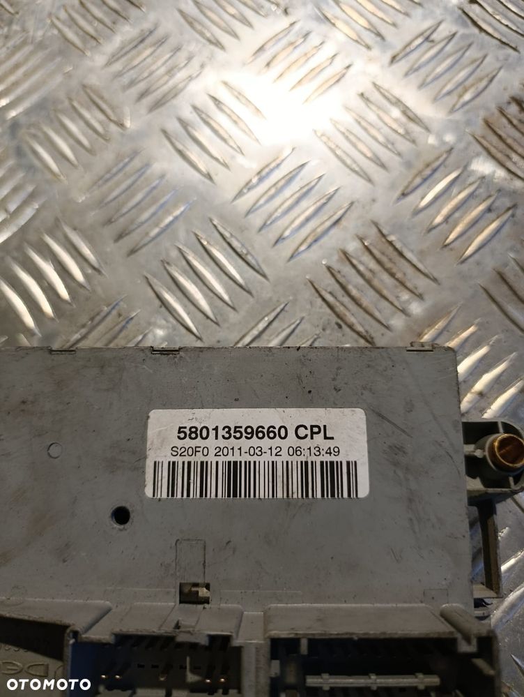 IVECO DAILY 06-14 SKRZYNKA BEZPIECZNIKÓW 5801359660 - 2