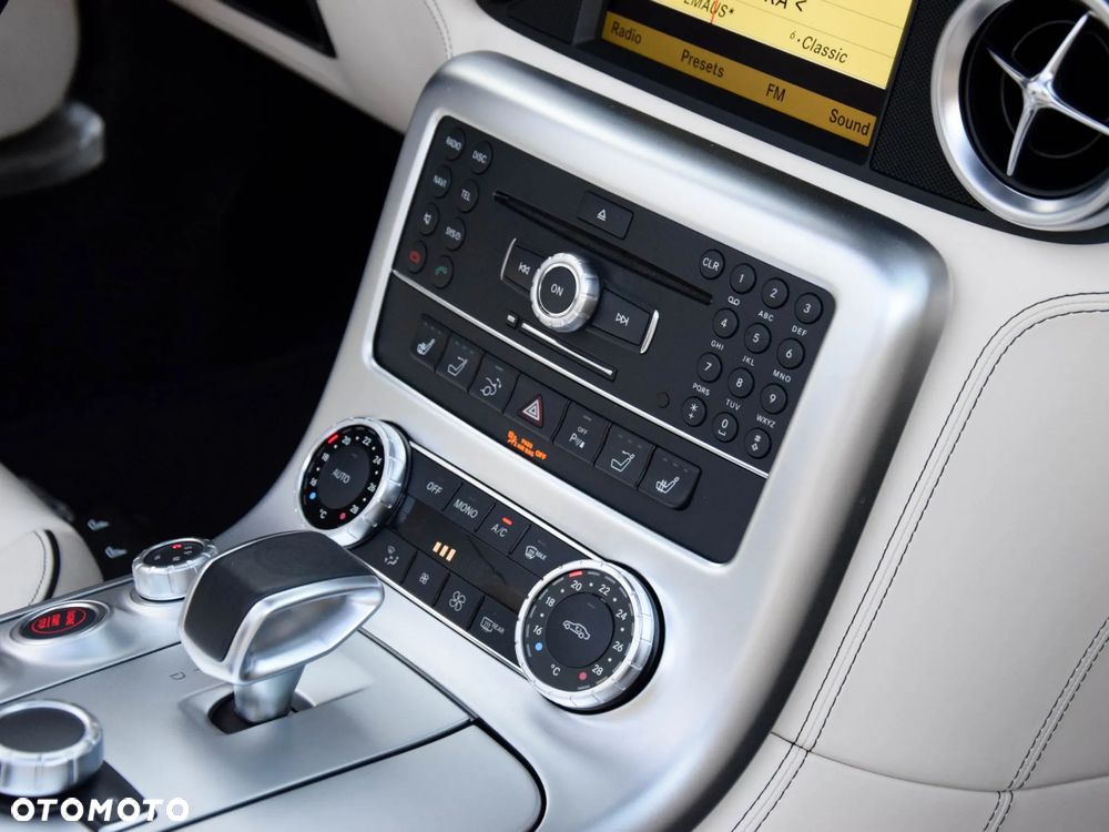 Mercedes-Benz SLS SPEEDSHIFT DCT - 13