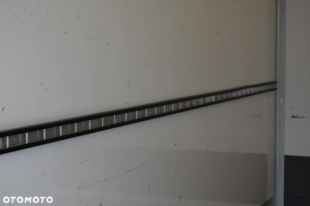 Iveco DAILY 35S14 / 2.3 - 140 KM / AUTIOMAT HI-MATIC / 3 OSOBY / DO 3,5 TONY / KONTENER / DOSTAWCZE / WINDA PALFINGER / KLIMA / TEMPOMAT / 2022 / SERWISOWANY / SPROWADZONY Z NIEMIEC - 23