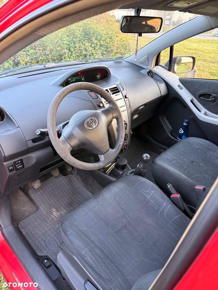 Toyota Yaris - 10