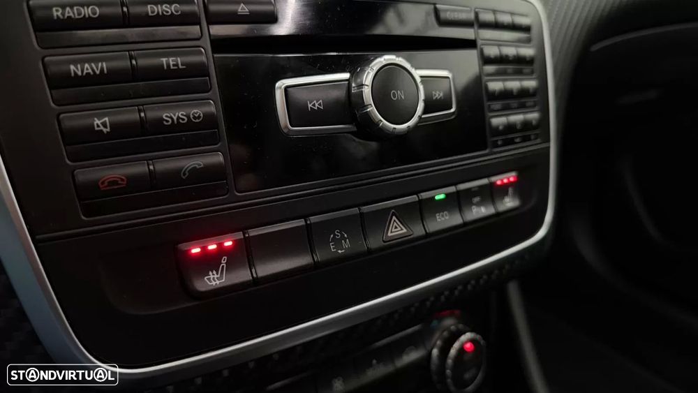 Mercedes-Benz A 180 CDI (BlueEFFICIENCY) 7G-DCT AMG Sport - 32