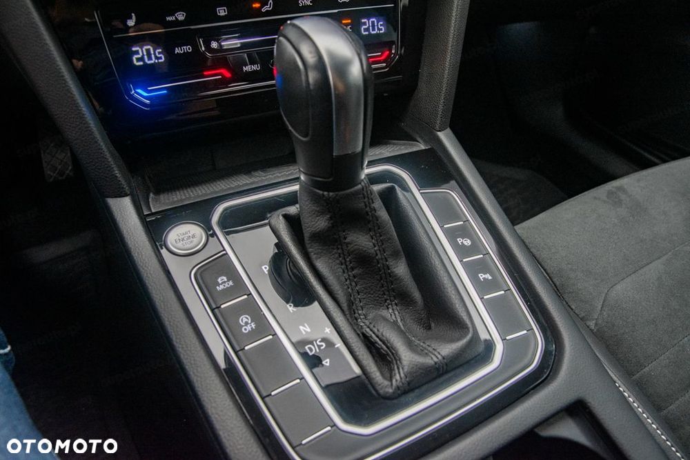 Volkswagen Passat 2.0 TSI Elegance DSG - 23