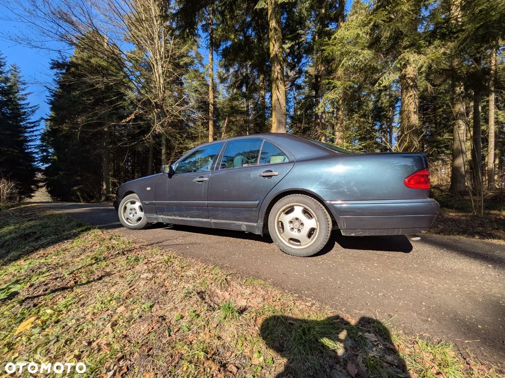 Mercedes-Benz Klasa E 220 D Avantgarde - 3