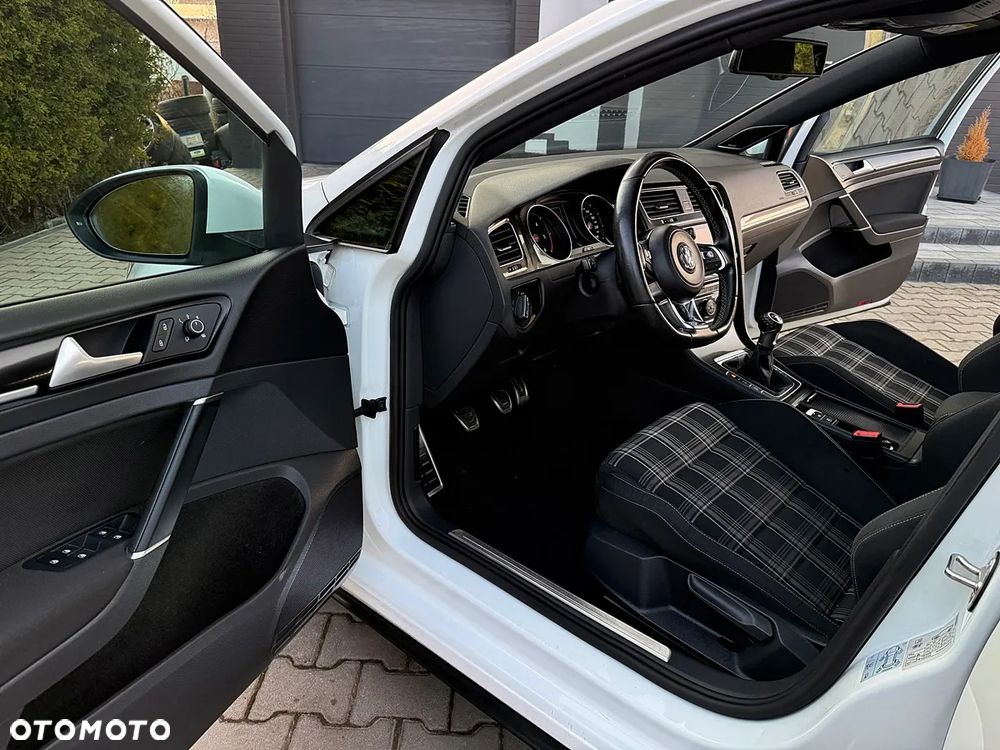 Volkswagen Golf 2.0 TDI BMT GTD - 17
