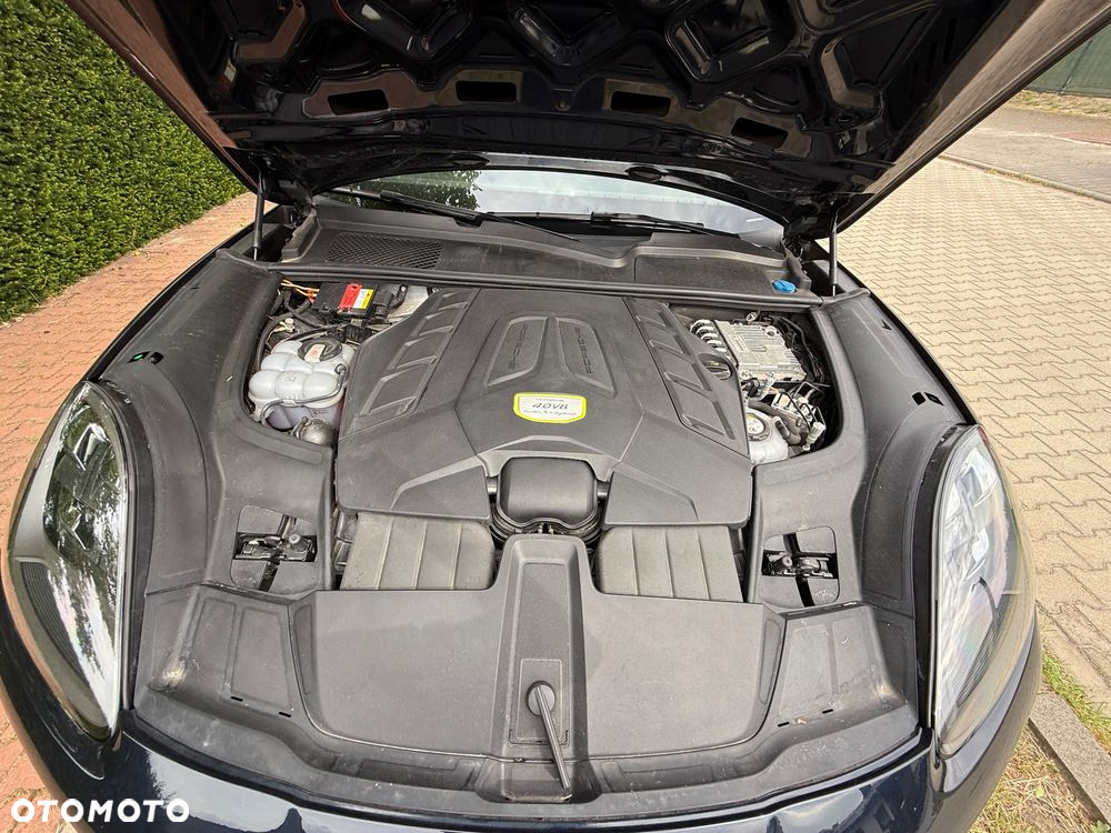 Porsche Cayenne Coupe Turbo S E-Hybrid - 18