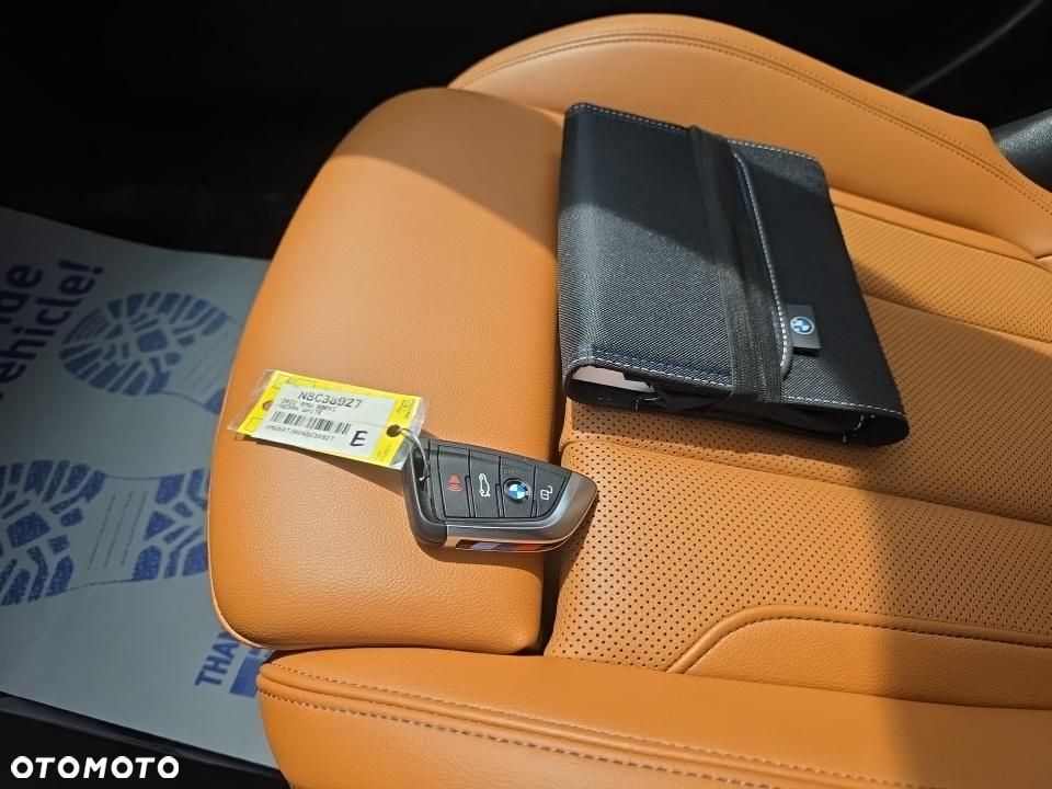 BMW Seria 3 330i xDrive M Sport - 11