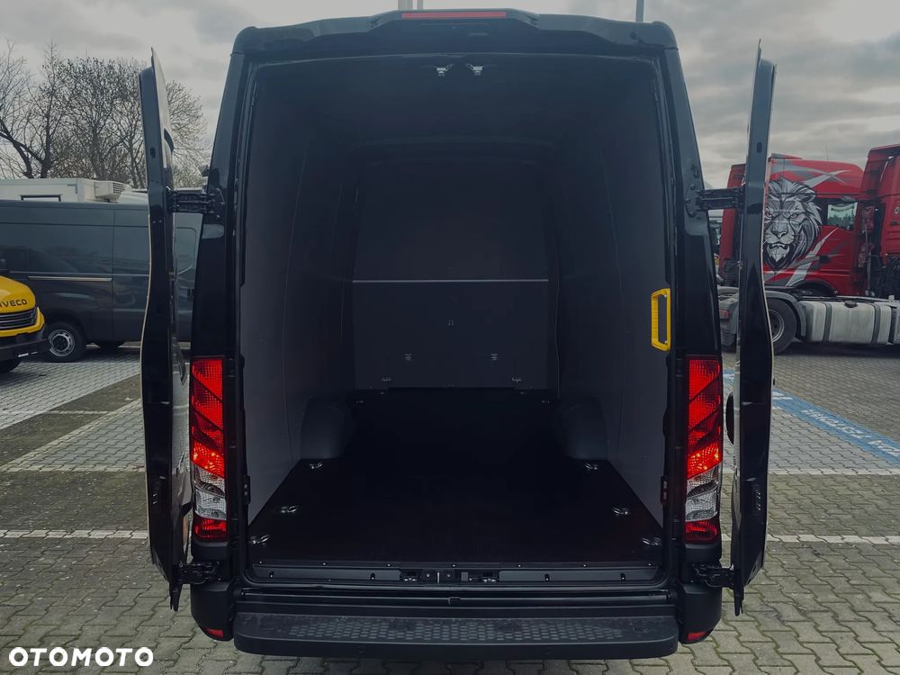 Iveco Daily 35S18HA8 V 3.0 Diesel 180KM AT8 Furgon Brygadowy L4H2 - 11