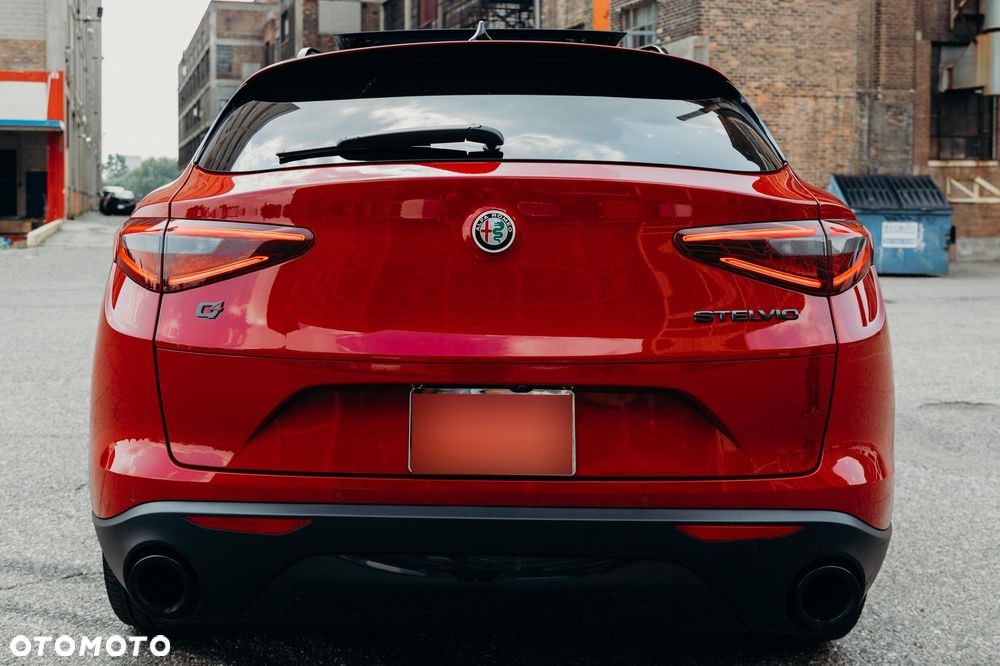 Alfa Romeo Stelvio 2.0 Turbo 16V AT8-Q4 Ti - 3