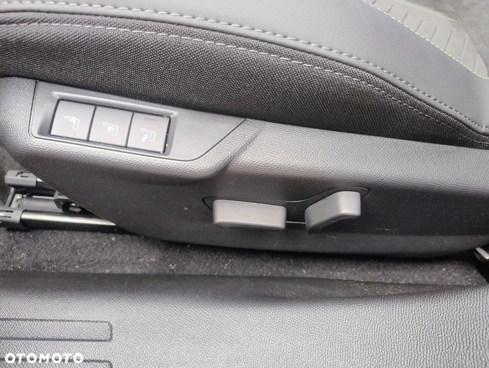 Peugeot 2008 PureTech mHEV Allure e-DCS6 - 25