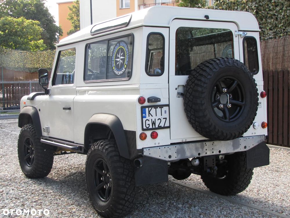 Land Rover Defender - 21