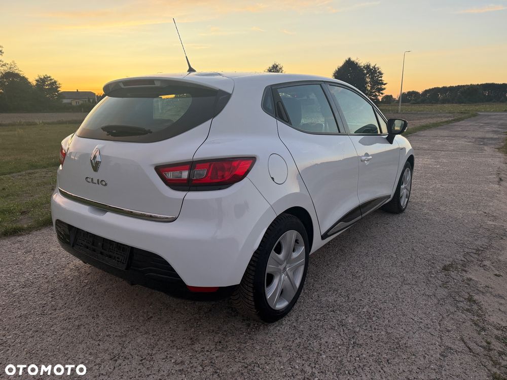 Renault Clio 1.2 16V Luxe Privilege - 10