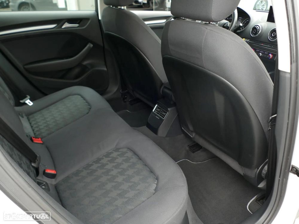 Audi A3 Sportback 1.6 TDI Advance Ultra - 30