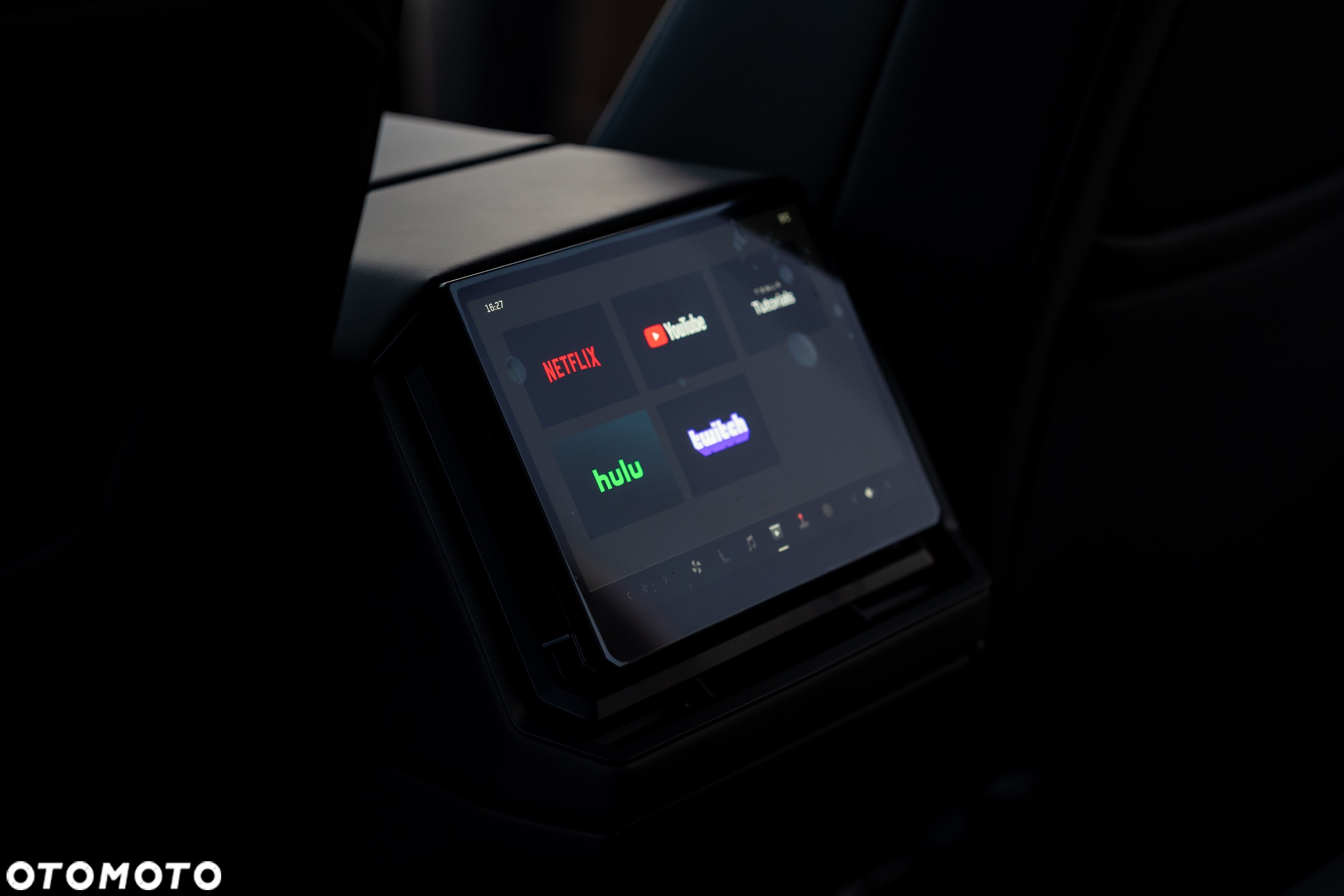 Tesla Cybertruck - 29