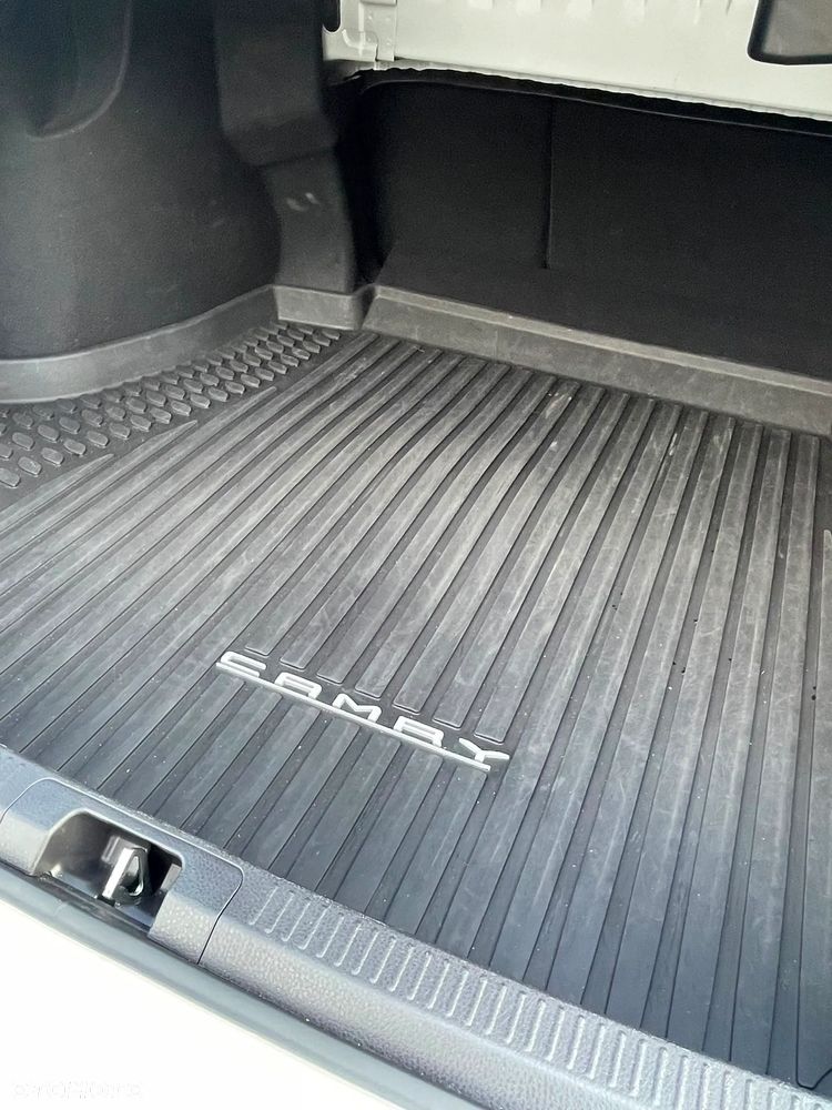 Toyota Camry 2.5 Hybrid Comfort CVT - 25