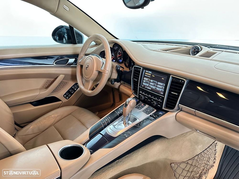 Porsche Panamera 4 PDK - 28