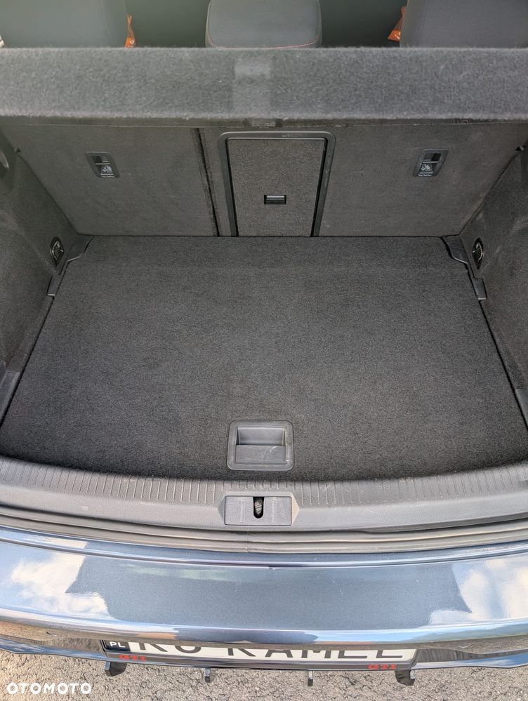 Volkswagen Golf - 22