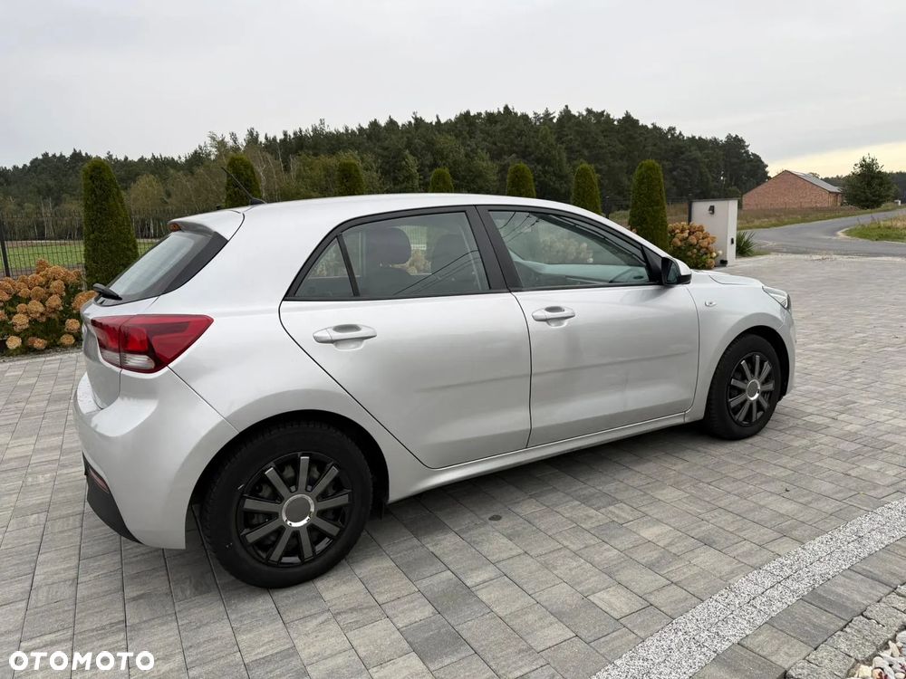 Kia Rio - 4