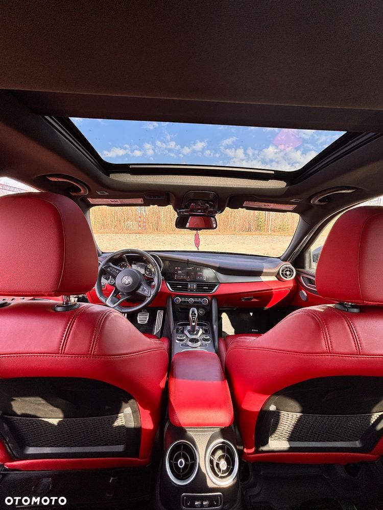 Alfa Romeo Giulia 2.0 Turbo 16V AT8 Veloce Ti - 9