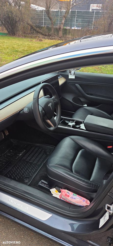 Tesla Model 3 - 7