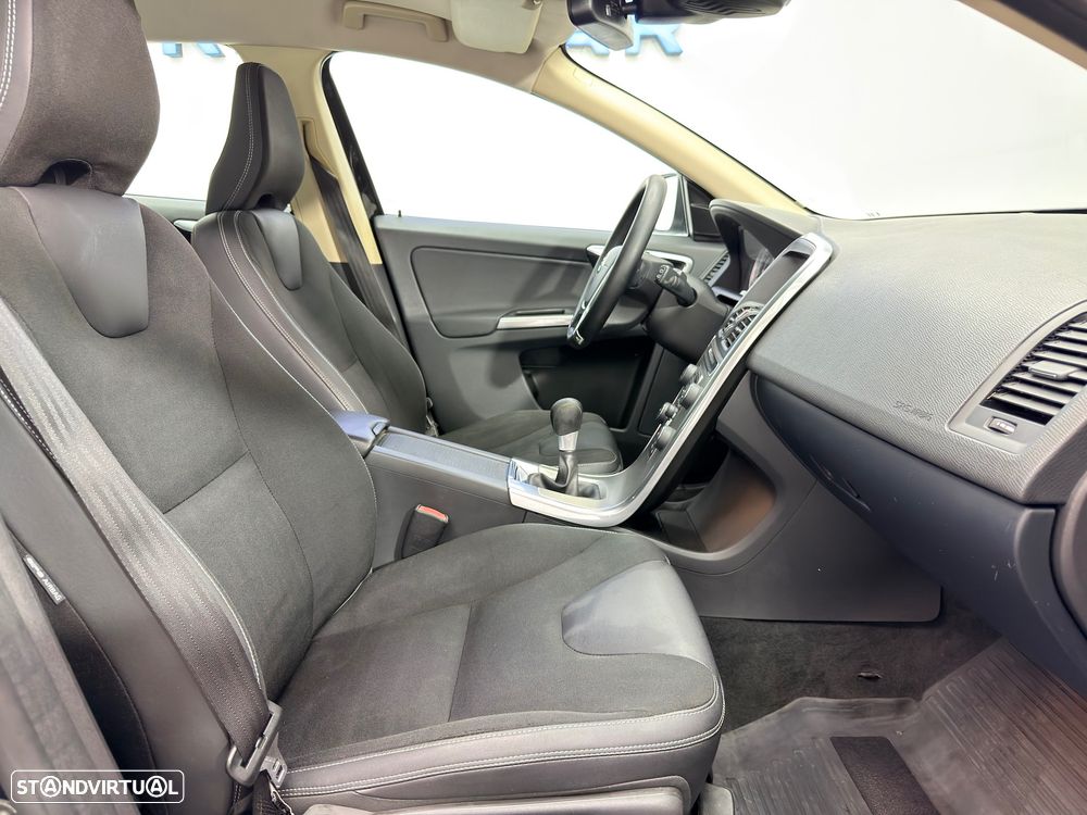 Volvo XC 60 2.0 D4 DRIVe Momentum - 17