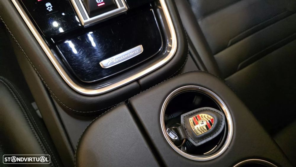 Porsche Panamera 4 E-Hybrid - 43