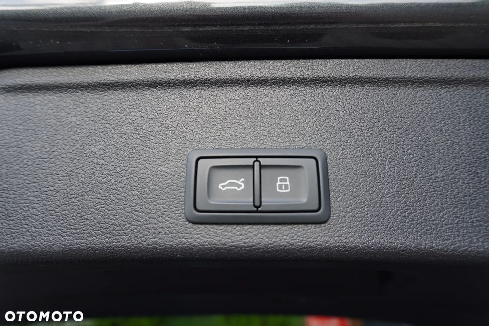 Audi A4 Avant 40 TDI quattro S tronic S line - 37