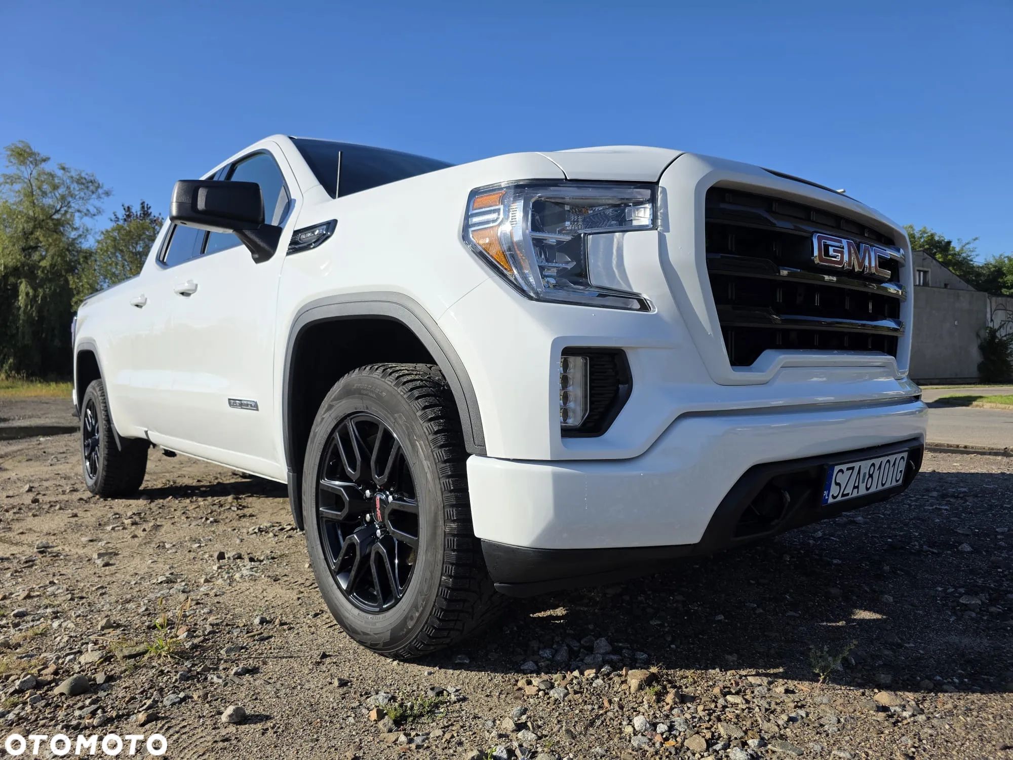 GMC Sierra - 1