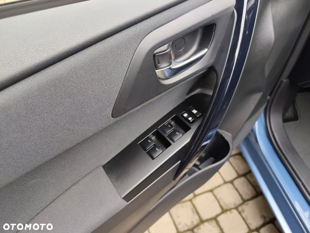 Toyota Auris 1.33 Dual-VVT-i Design Edition - 37