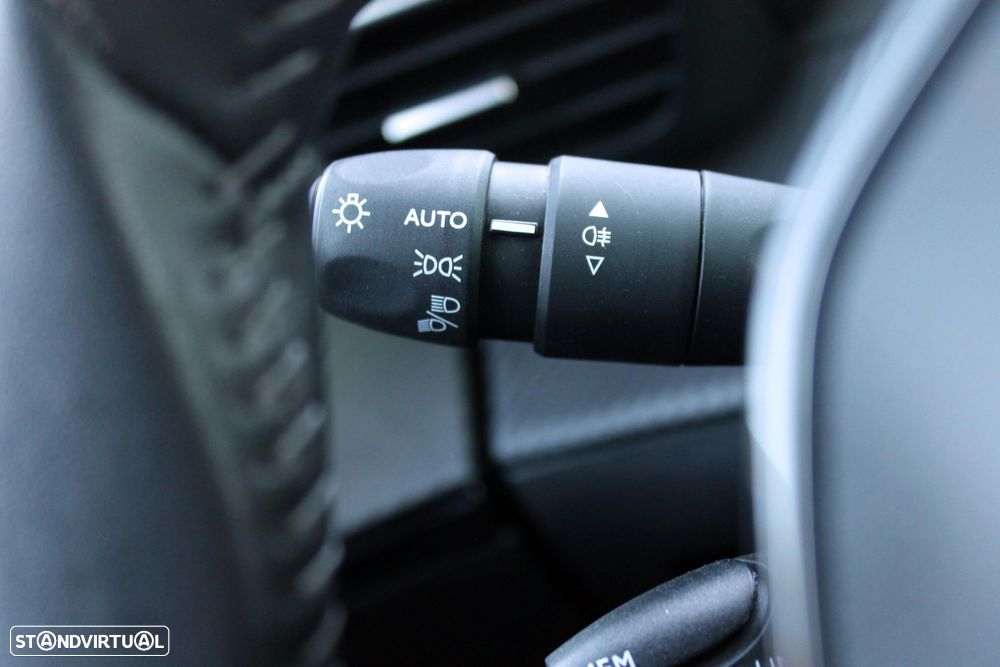 Peugeot e-2008 50 kWh Active Pack - 10