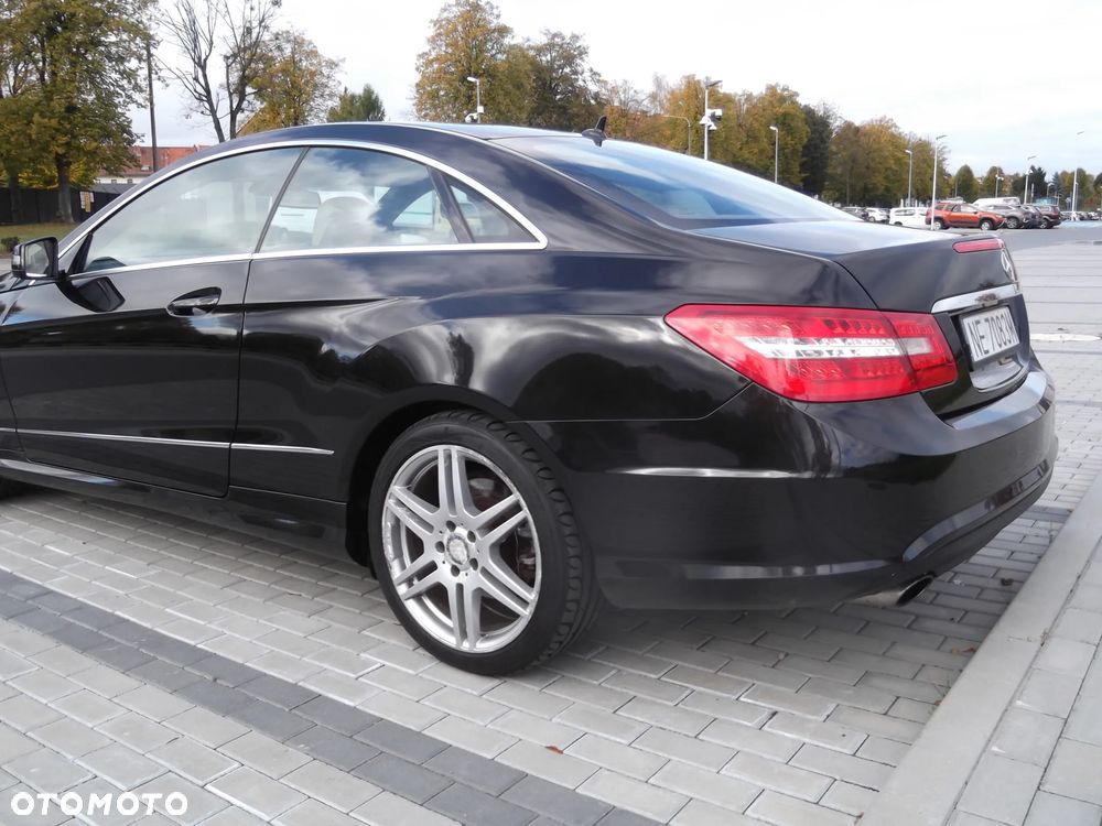 Mercedes-Benz E-Class 2011 photo 3