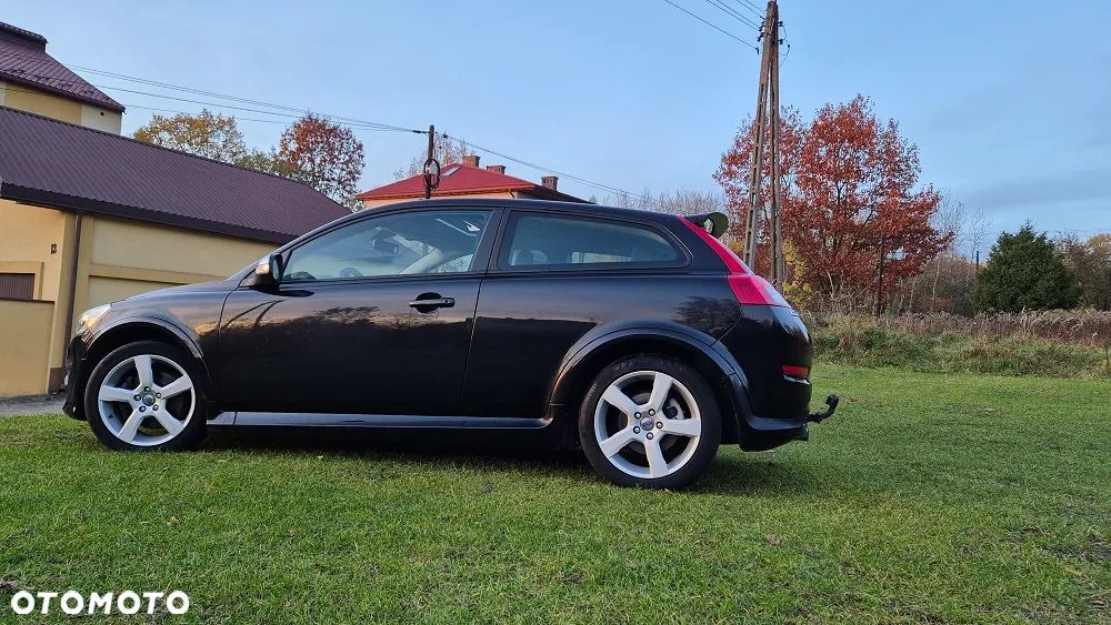 Volvo C30 D4 R-Design - 11