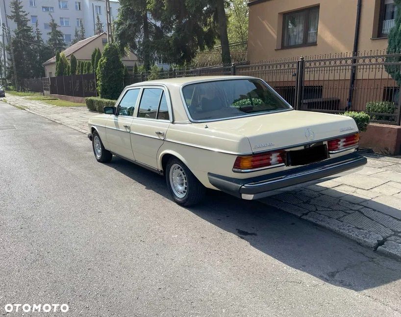 Mercedes-Benz W123 - 3
