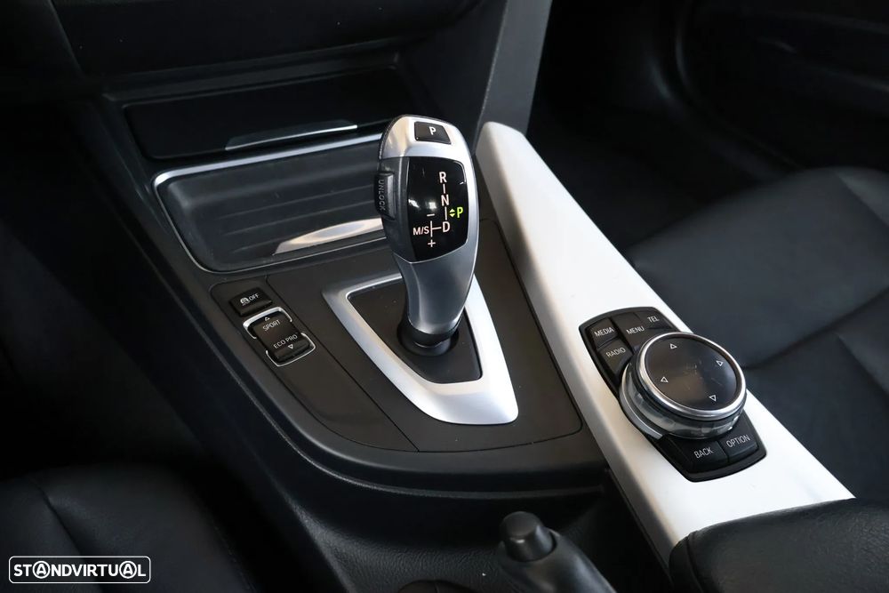 BMW 320 d Touring ED Line Luxury Auto - 23