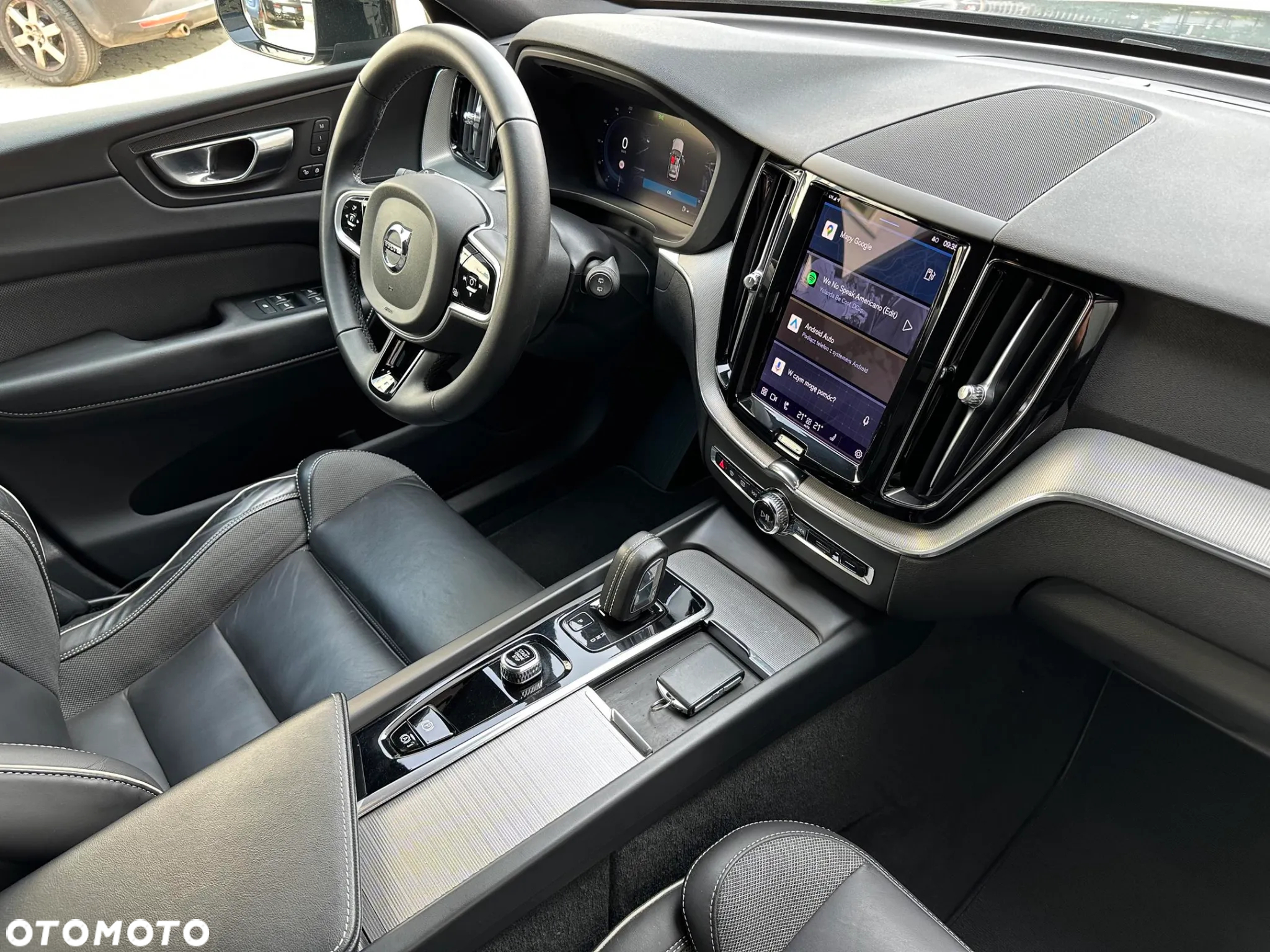 Volvo XC 60 B4 D AWD Plus Dark - 20