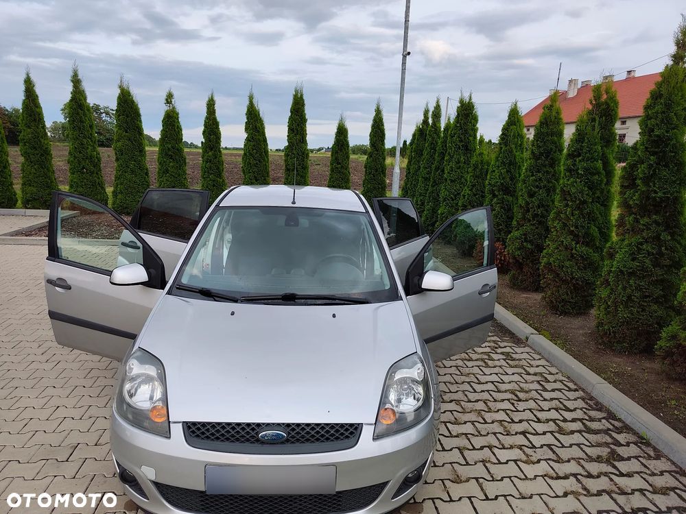 Ford Fiesta 1.3 Ambiente - 32