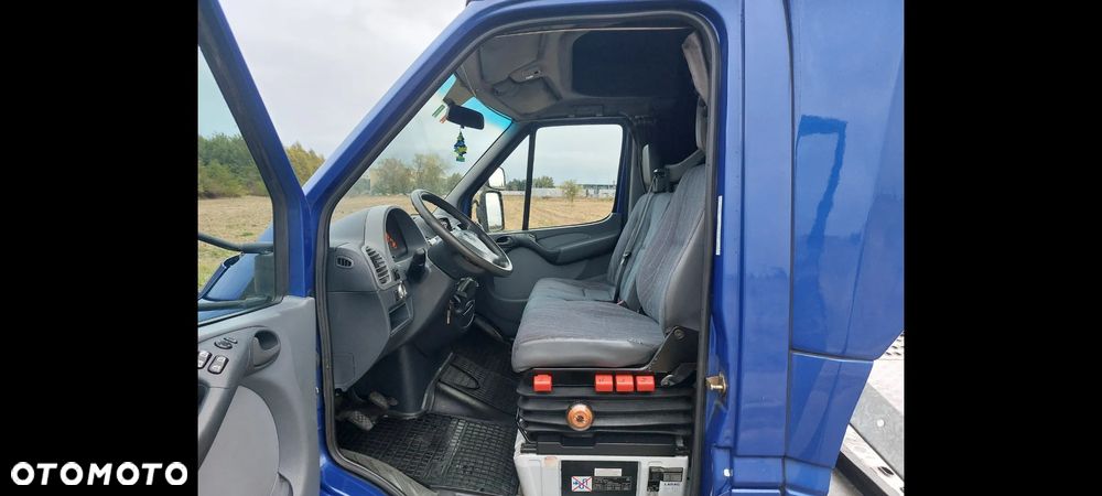 Mercedes-Benz Sprinter - 12