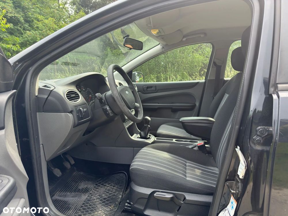 Ford Focus 1.6 Ambiente - 11