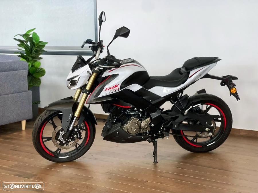 QJ Motor SRK 125S Naked - 1