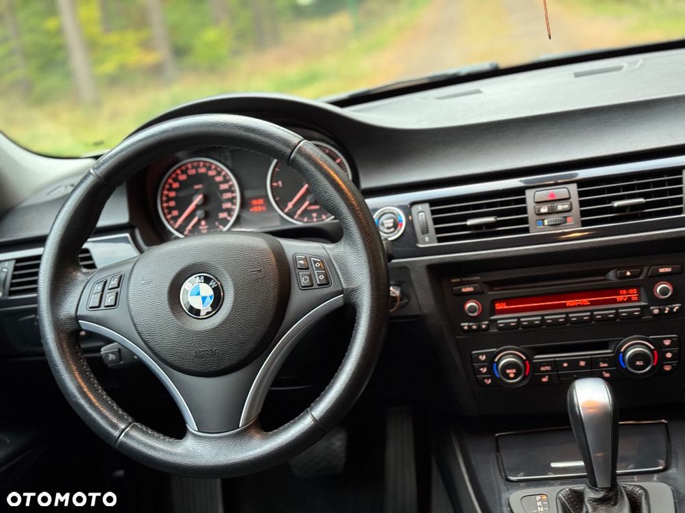 BMW Seria 3 318d DPF Touring Edition Sport - 26