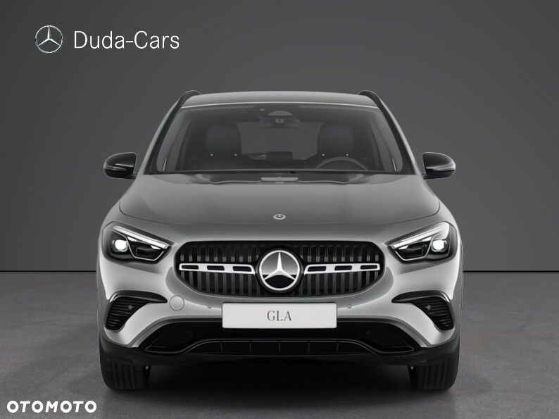Mercedes-Benz GLA - 4